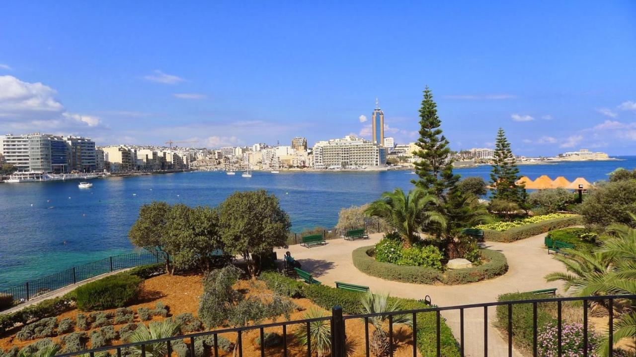 Spacious Apartment Steps To The Promenade Sliema Kültér fotó